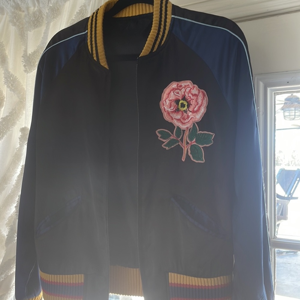 RARE year of the snake - Gucci bomber jacket
Blind for love in French ❤️ - Picture 2 of 7